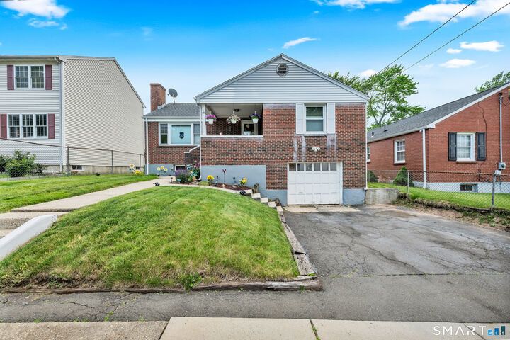 Property Photo:  75 Hollywood Avenue  CT 06110 