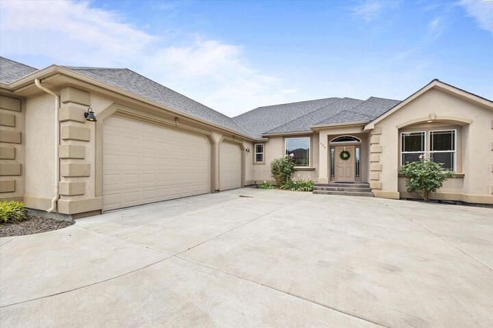 Property Photo: 534 Lodi Loop WA 99352