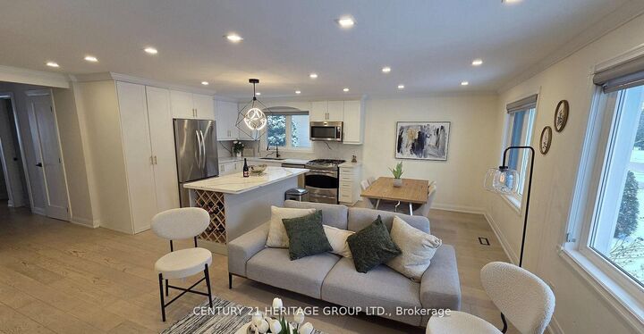 Property Photo: 333 Paliser Crescent S ON L4C 1R9