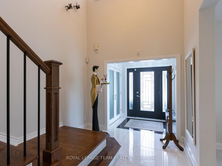 Property Photo: 34 Rideauview Terrace ON K2C 3R9