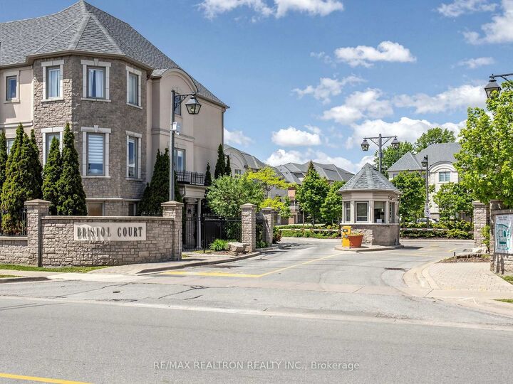 Property Photo: 9133 Bayview Avenue 12 ON L4B 4C5