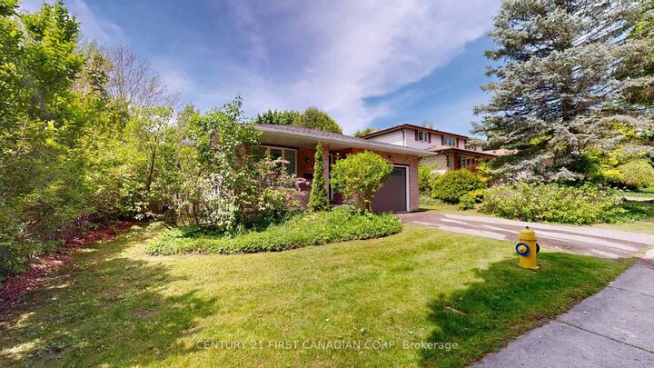 Property Photo: 43 Walmer Gardens ON N6G 4H5