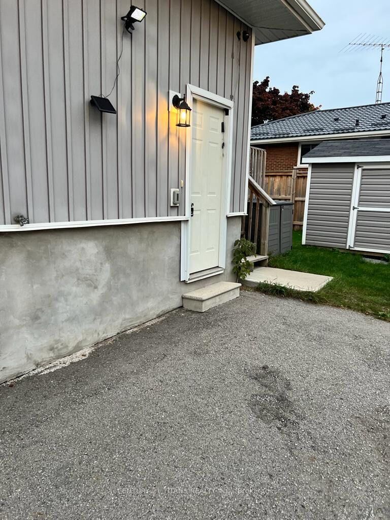 Property Photo: 1215 King Street E Lower ON L1H 1H6