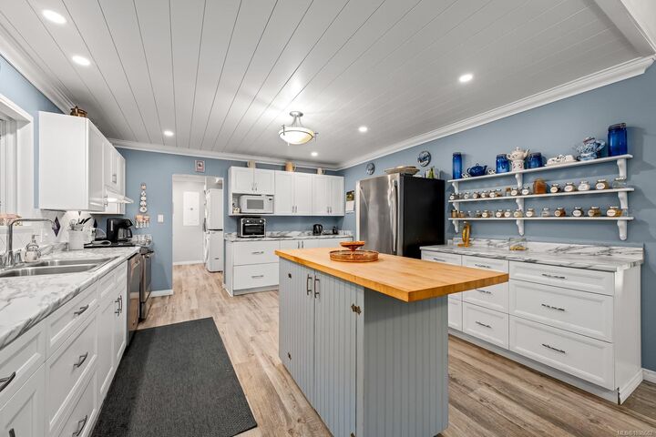 Property Photo: 2468 Endall Rd BC V0R 1C0