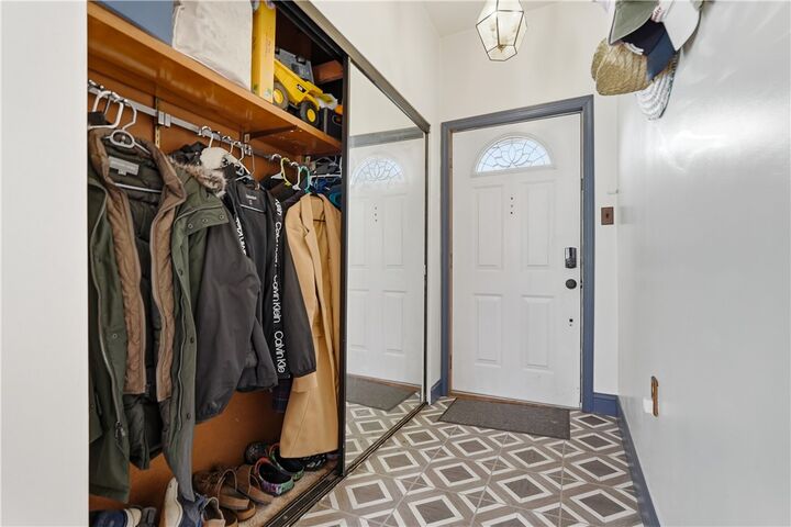 Property Photo:  48 Angle Aly  PA 15223 