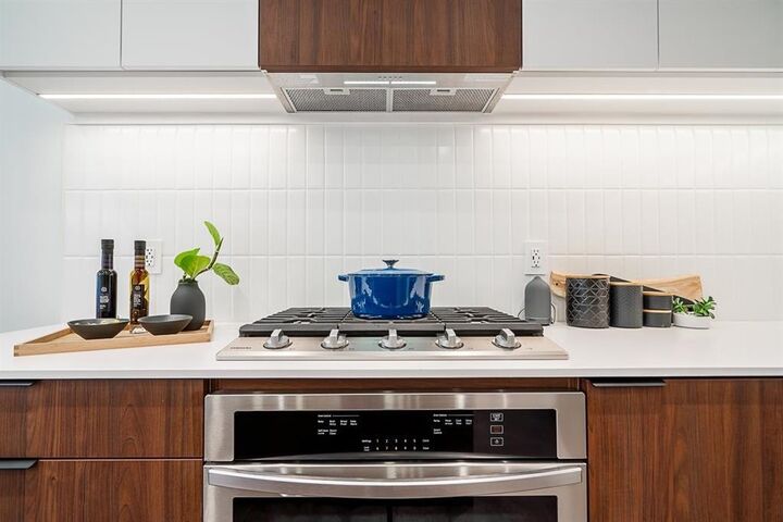Property Photo: 623 Kemsley Avenue 411 BC V3J 0L8