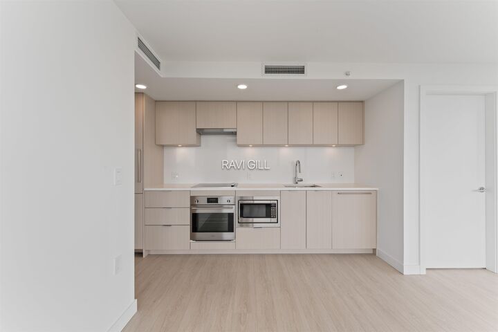 13675 107A Avenue 3402 — photo 1