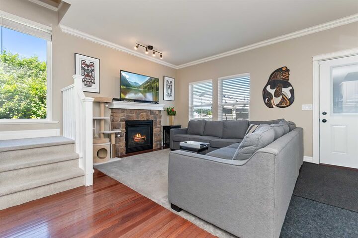 Property Photo: 34609 7 Avenue BC V2S 8P4
