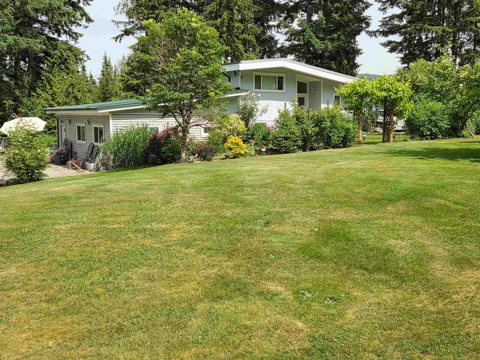 Property Photo: 29907 Dewdney Trunk Road BC V4S 1B7
