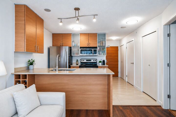 Property Photo:  909 Mainland Street 1405  BC V6B 1S3 