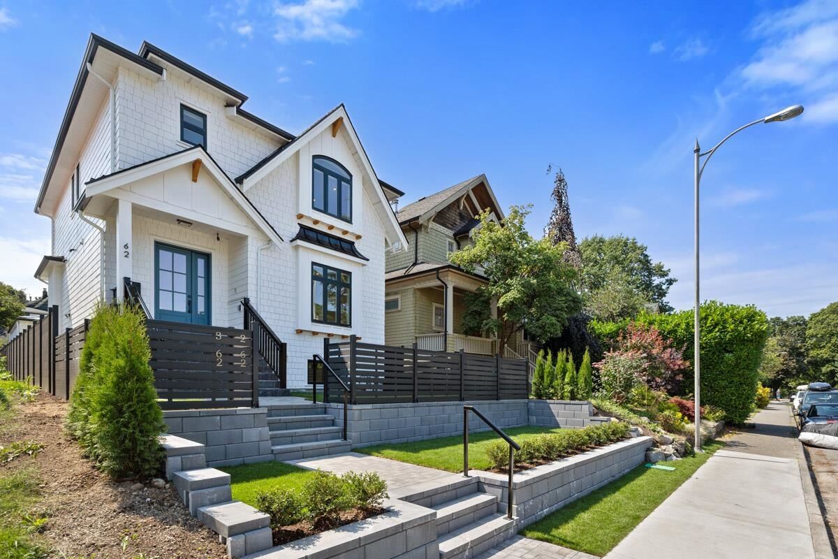 Property Photo:  62 E 21st Avenue 2  BC V5V 1P5 