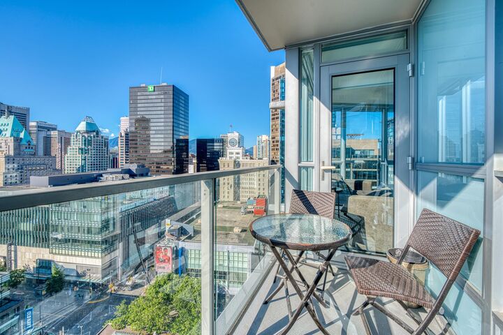 Property Photo:  833 Seymour Street 1911  BC V6B 0G4 