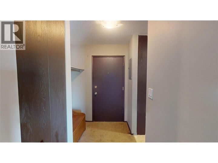 Property Photo: 606 18th Avenue North 404 BC V1C 5M1