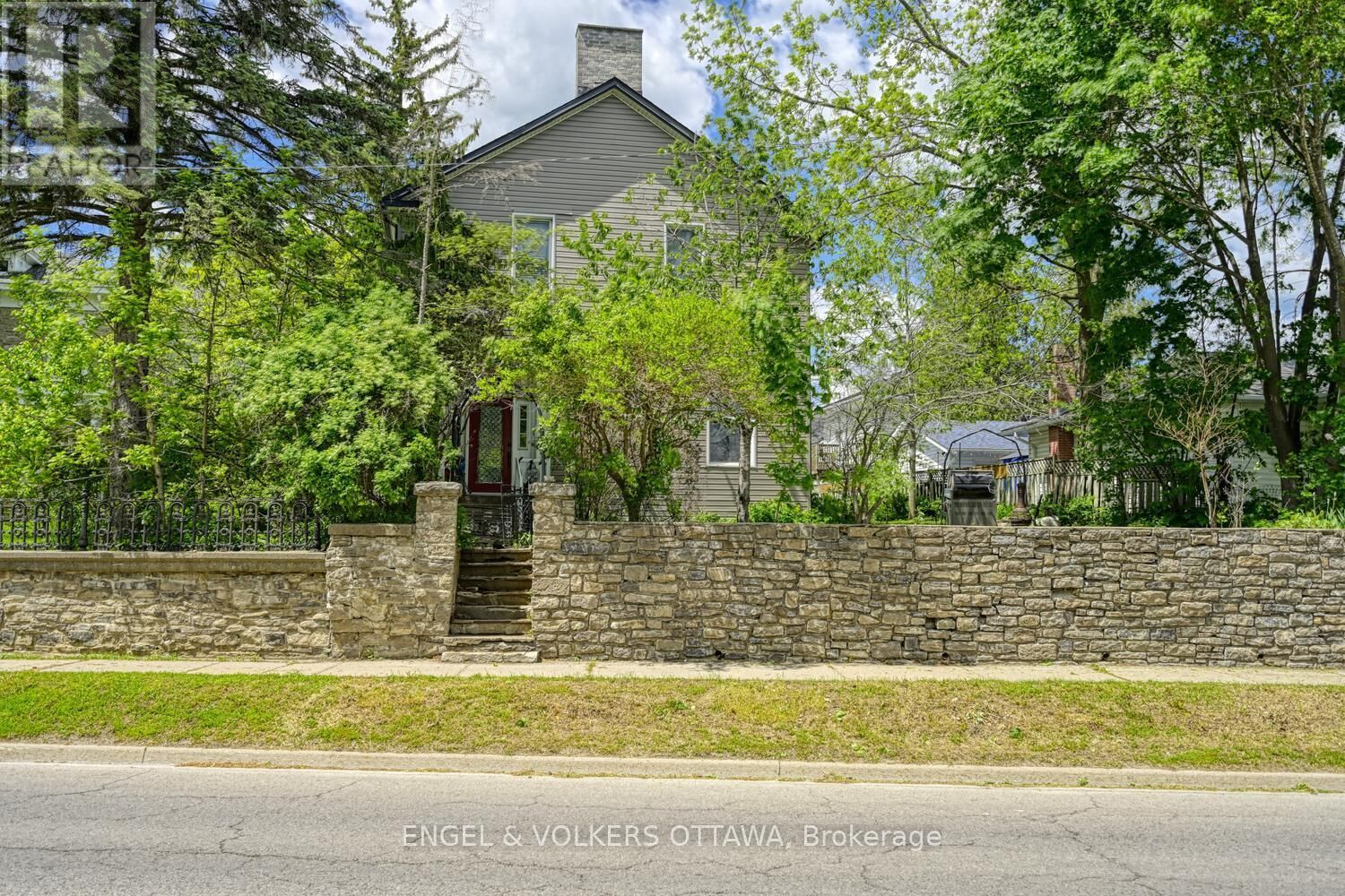 Property Photo:  716 King Street West  ON K0E 1T0 