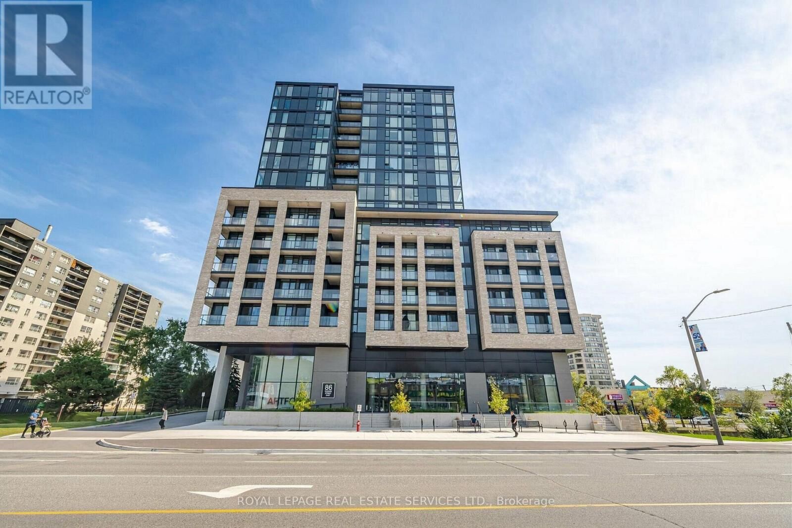 Property Photo: 86 Dundas Street East 1312 ON L5A 1W4
