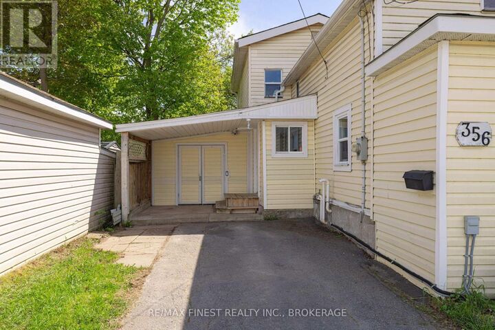 Property Photo:  356 York Street  ON K7K 1R9 