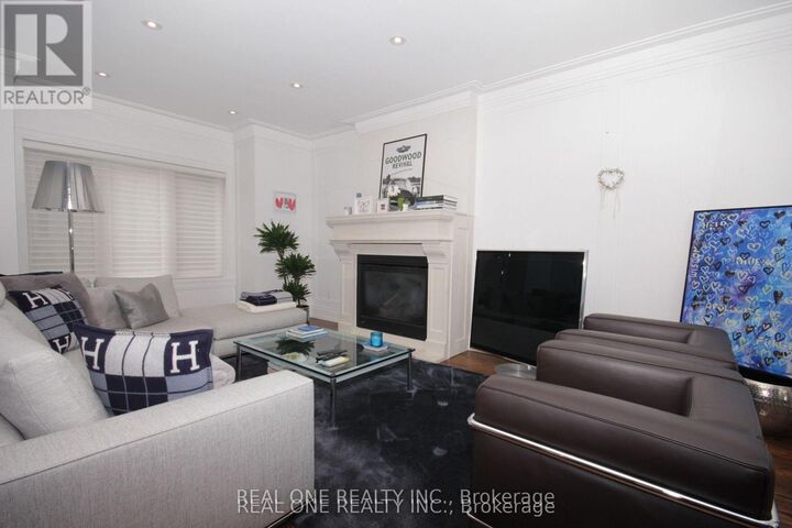 Property Photo:  36 Binscarth Road  ON M4W 1Y1 