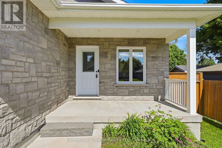 Property Photo:  645 Davidson Avenue South  ON N4W 0G7 