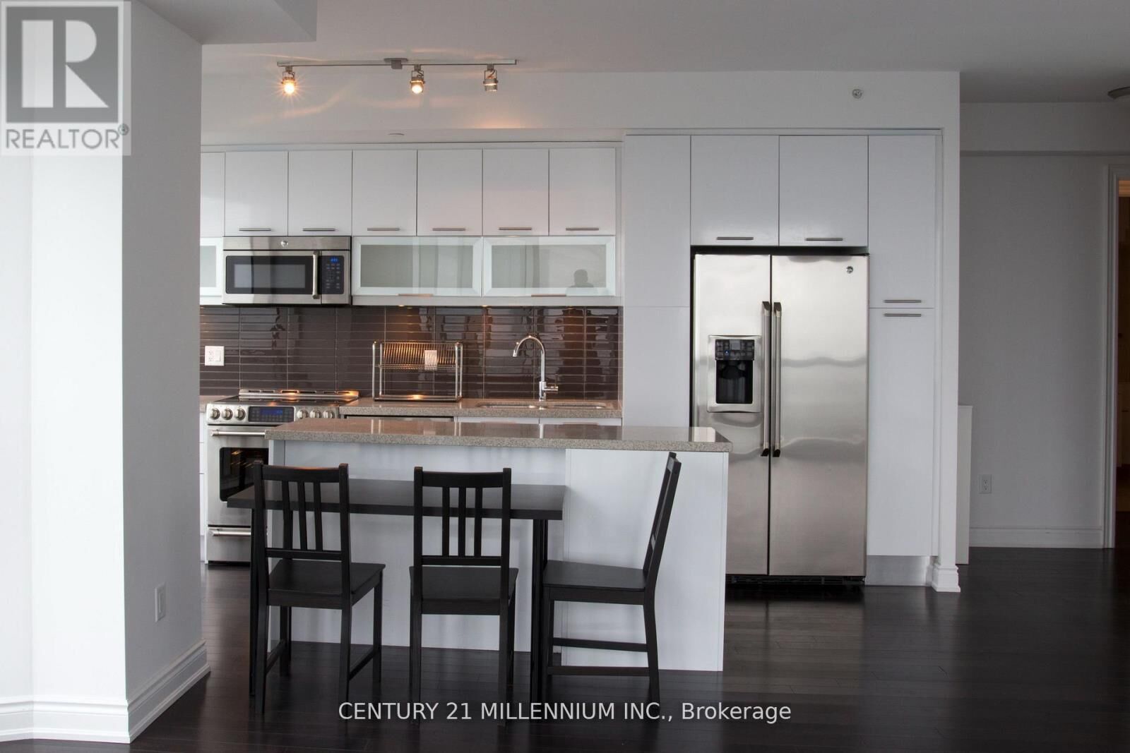 Property Photo: 388 Yonge Street 7002 ON M5B 0A4