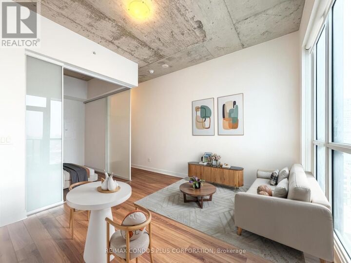 Property Photo:  210 Simcoe Street 2410  ON M5T 0A9 