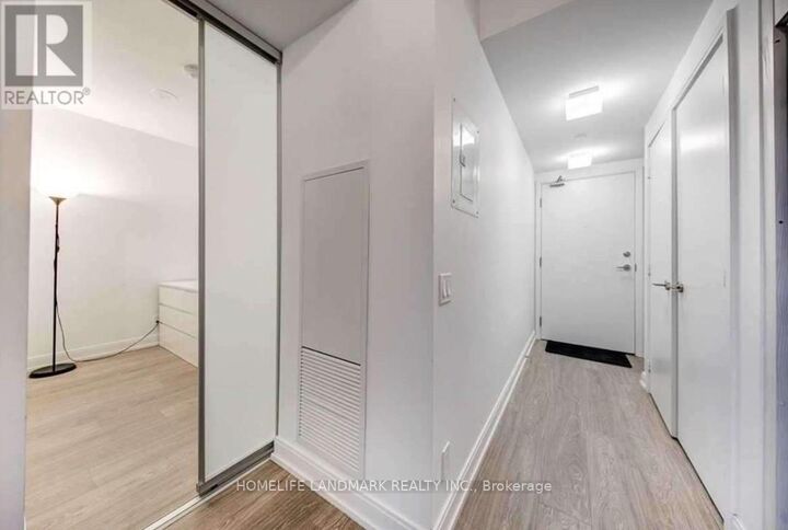 Property Photo:  181 Dundas Street East 3815  ON M5A 0N5 