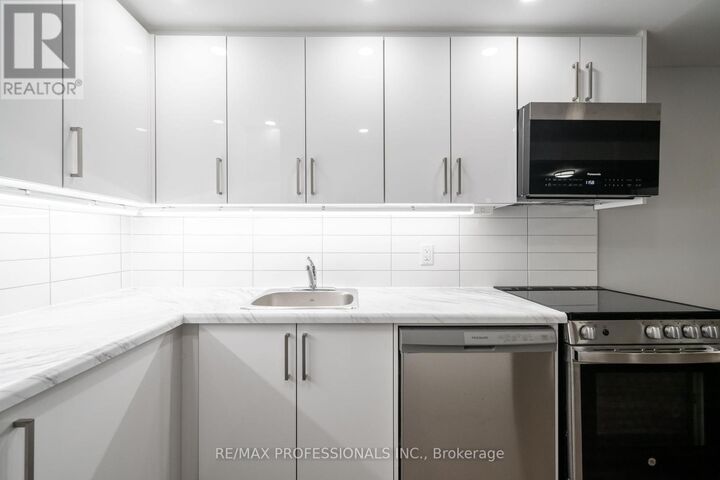 Property Photo: 1485 King Street West 4 ON M6K 1J4