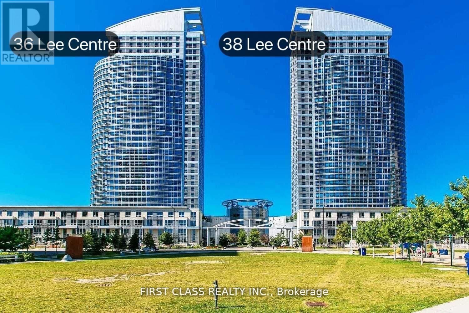 Property Photo: 36 Lee Centre Drive 3006 ON M1H 3K2