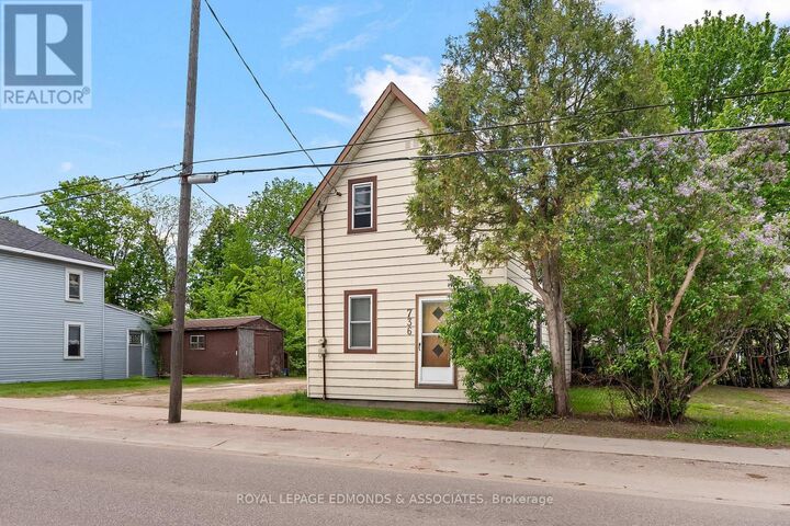 Property Photo:  736 Pembroke Street West  ON K8A 5P6 