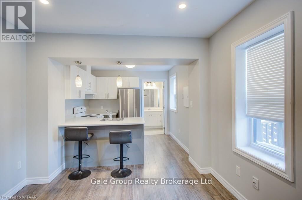 Property Photo: 519 Dundas Street 3 ON N4S 1C3
