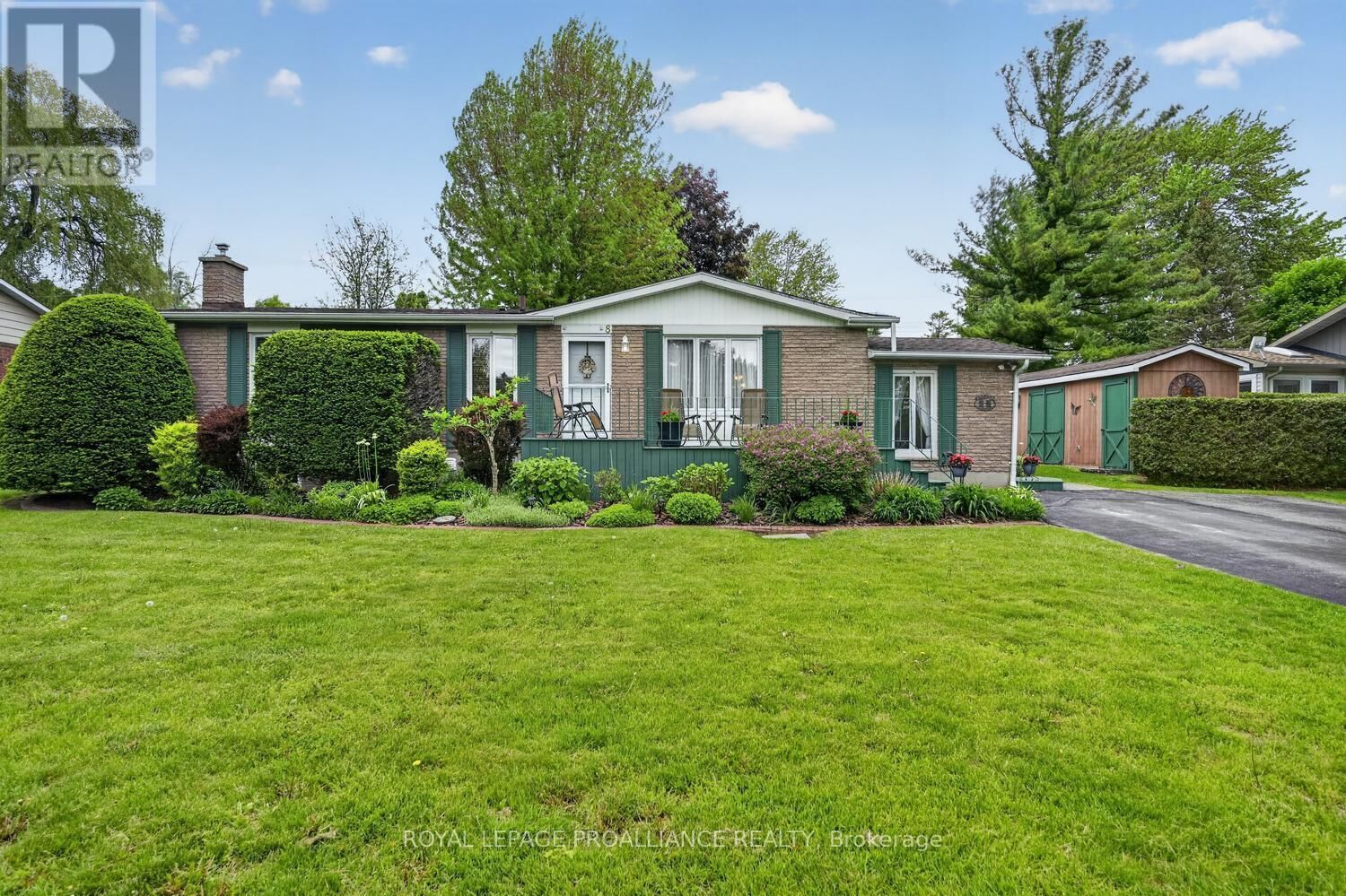 Property Photo: 8 Bernard Crescent ON K0E 1P0