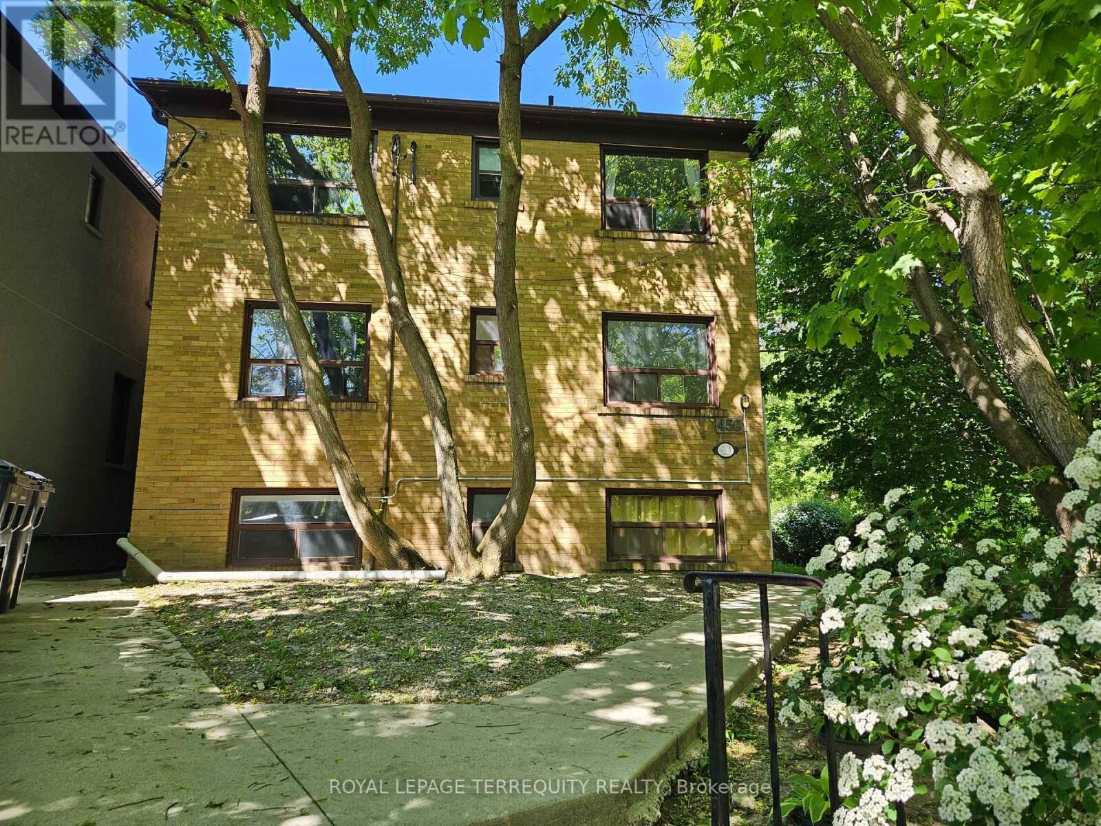 Property Photo: 450 Arlington Avenue 3 ON M6C 3A2