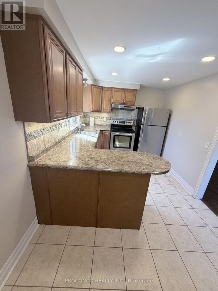 Property Photo: 287 Lakeshore Road East ON L5G 1H3