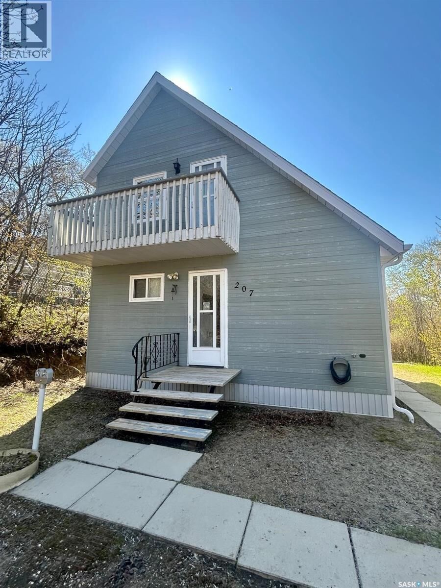 Property Photo:  207 Regina Street  SK S0K 4T1 