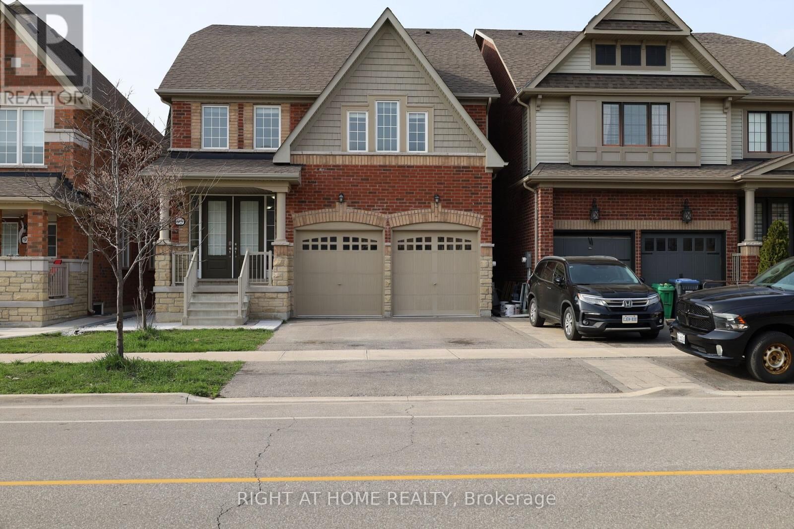 Property Photo:  95 Bonnieglen Farm Boulevard  ON L7C 2J3 