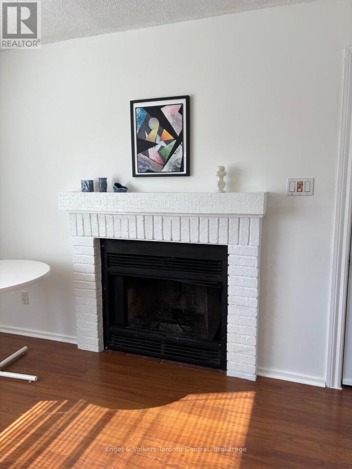 Property Photo:  23 Dawson Drive  ON L9Y 5B4 
