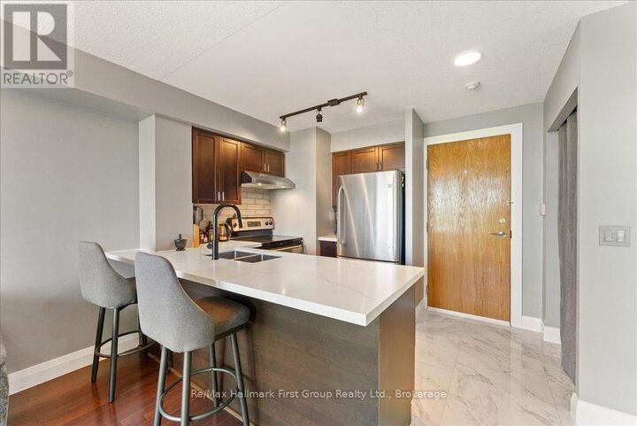 Property Photo:  340 Watson Street West 416  ON L1N 9G1 