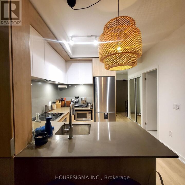 Property Photo:  225 Sumach Street 2606  ON M5A 0P5 