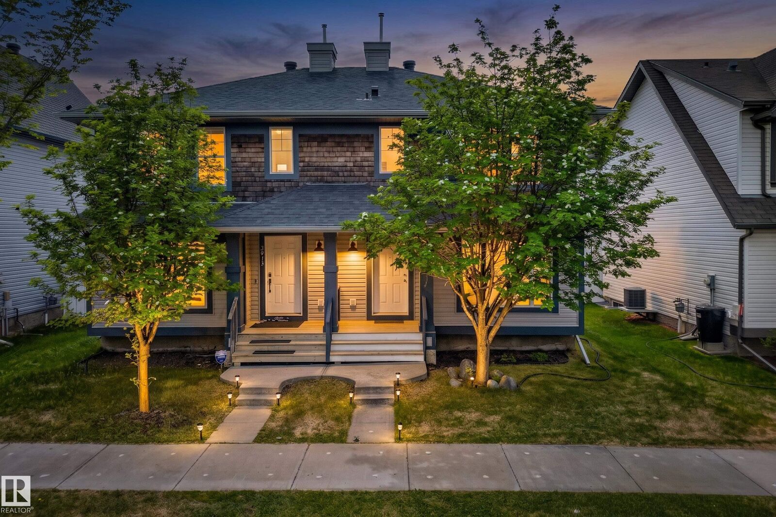Property Photo: 5917 South Terwillegar Boulevard NW AB T6R 0A7