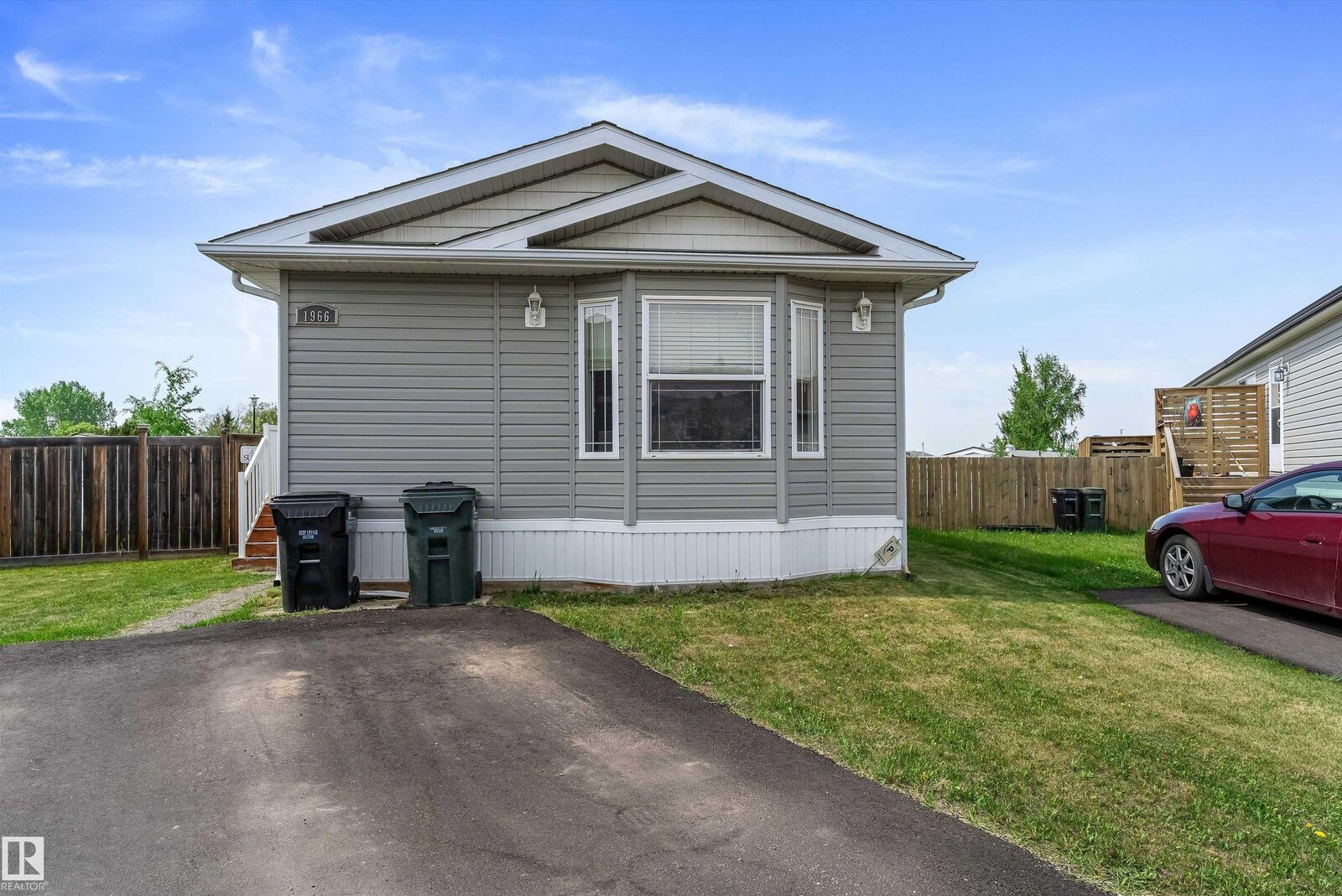 Property Photo:  1966 Jubilee Place  AB T8H 2N9 