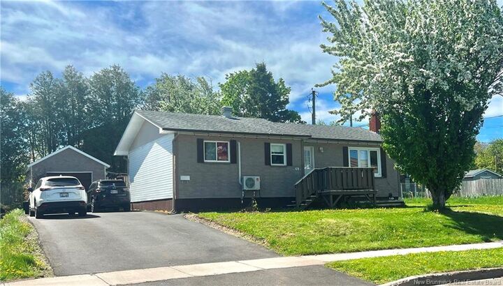 49 Beechwood Avenue — photo 1