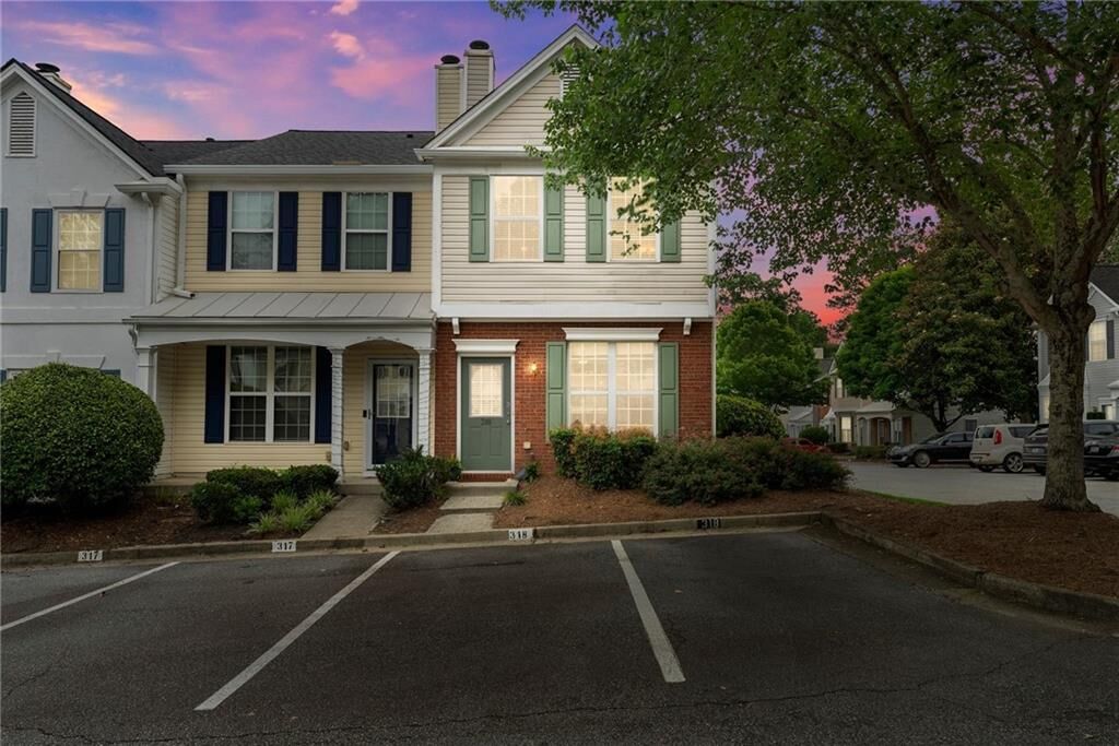 Property Photo: 318 Devonshire Drive GA 30022