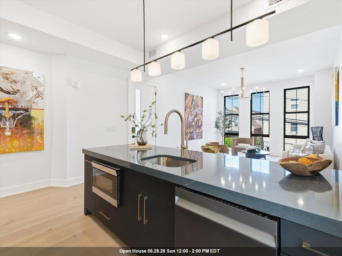 Property Photo:  15 Manhattan Ave 2  NJ 07307 