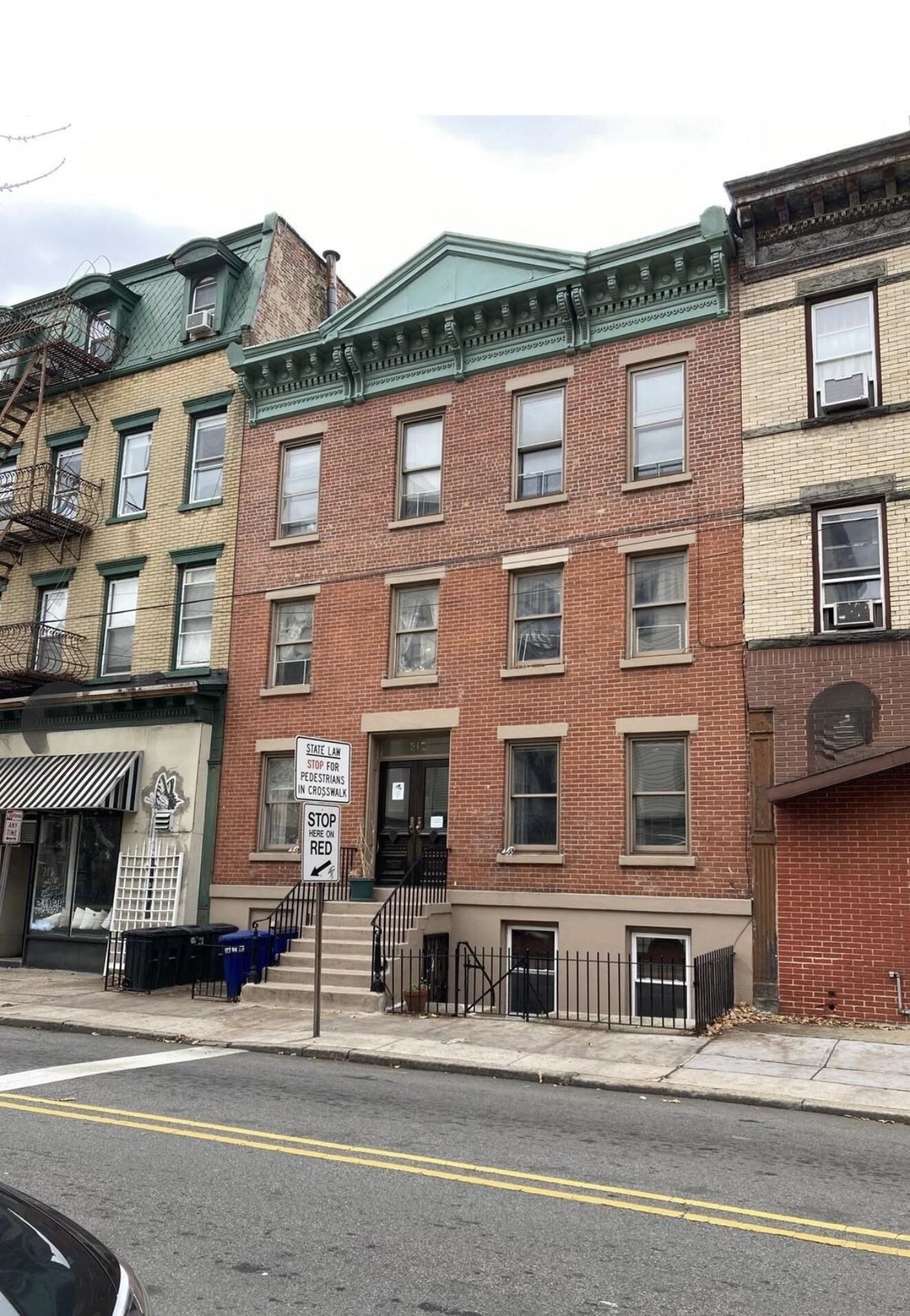 Property Photo:  215 Montgomery St 2  NJ 07302 