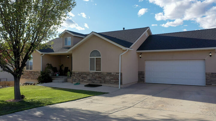 Property Photo: 1797 E Sunset Rd UT 84721