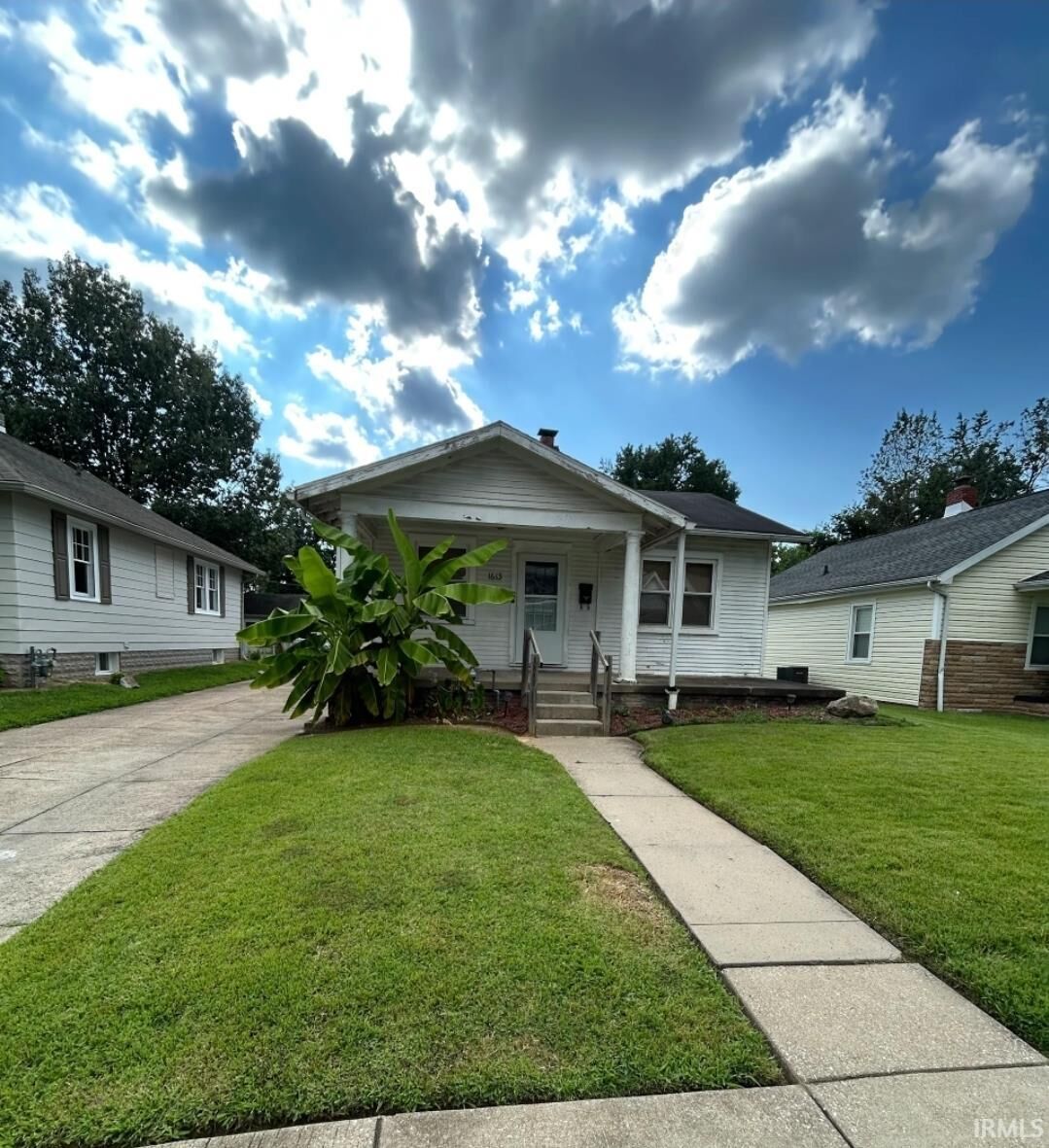 Property Photo:  1613 S Fares Avenue  IN 47714 