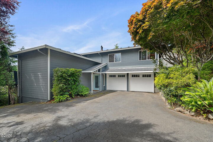 Property Photo: 1626 NE Regatta Way OR 97367