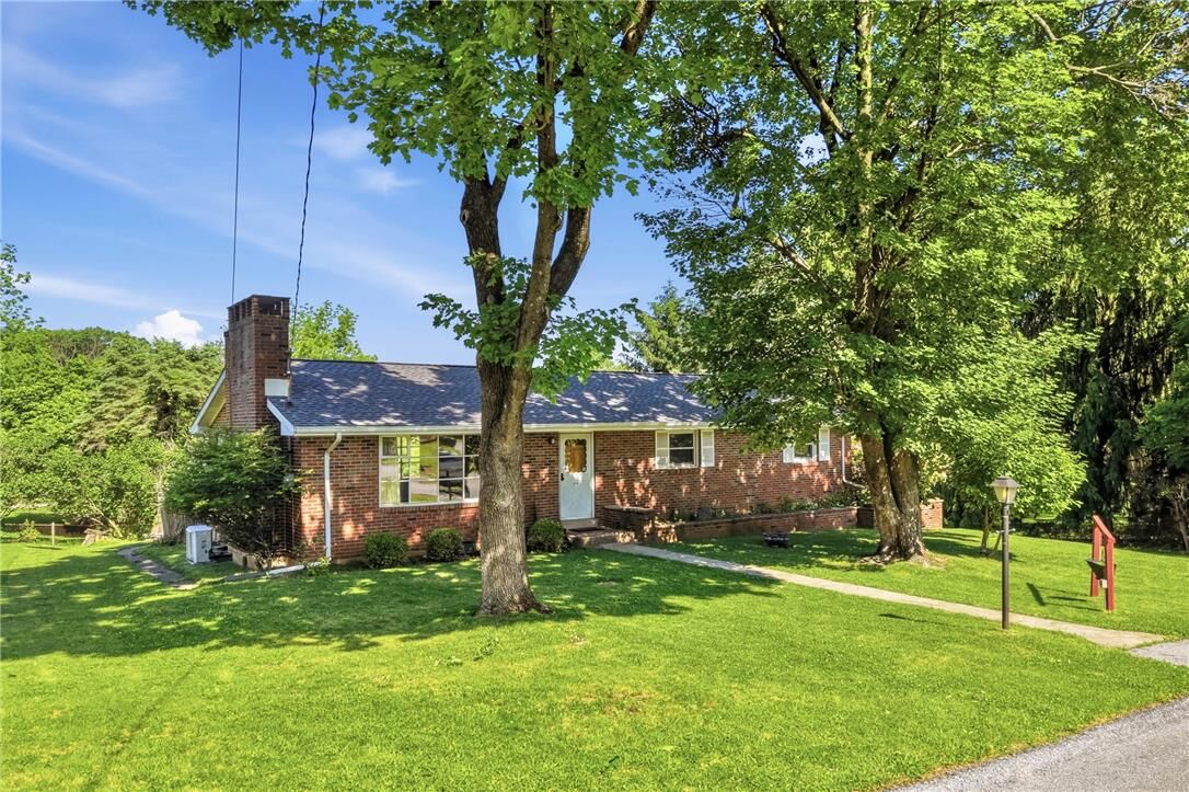 Property Photo: 2224 Sunset Lane PA 18015