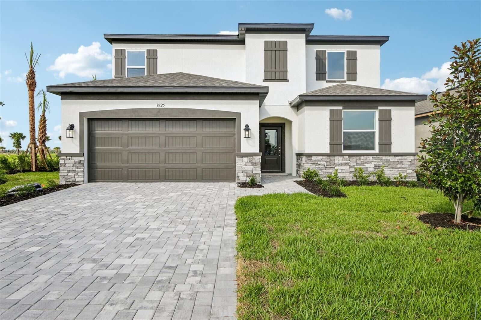 Property Photo: 8725 Canard Cove FL 34221