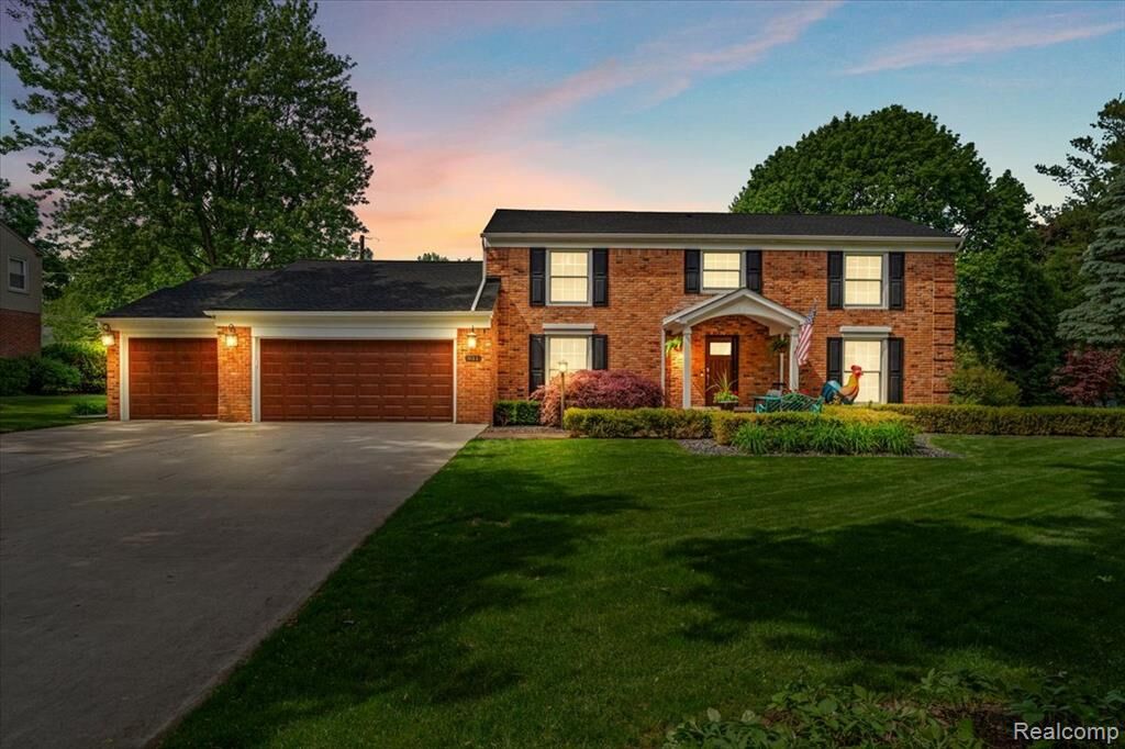 Property Photo:  931 S Shady Hollow Circle  MI 48304 3774 
