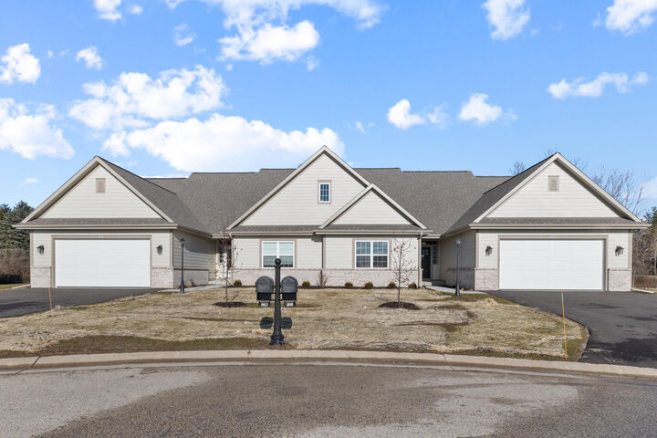 Property Photo:  1797 Cedar Ridge Dr  WI 53086 